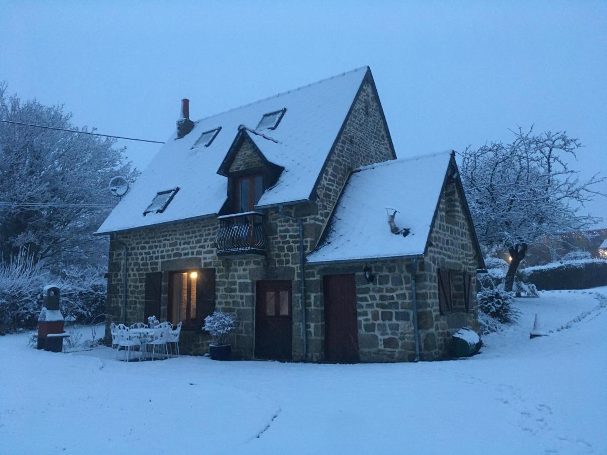 The Gingerbread House Cottage Beauficel Exterior photo